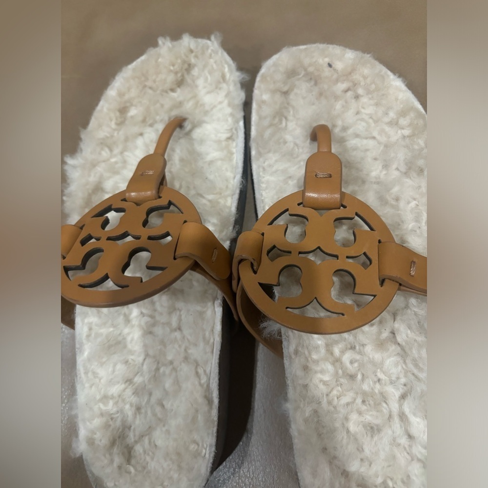 Tory Burch miller cloud shearling sandals - Picture 4 of 4